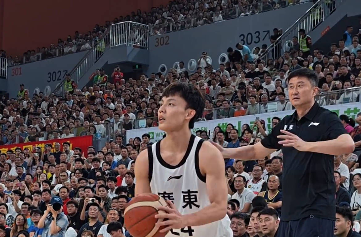 替补席都是 替补席都是