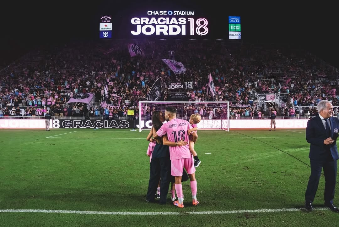 entit, 社交媒体发, 束时